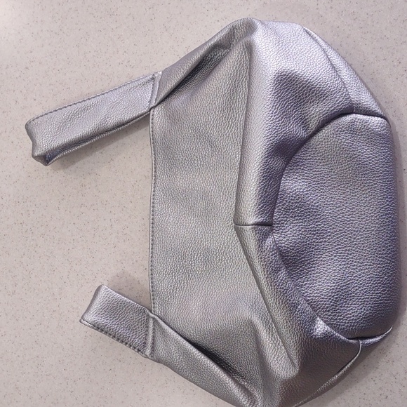 The drop silver metallic handbag NWOT - Picture 6 of 13